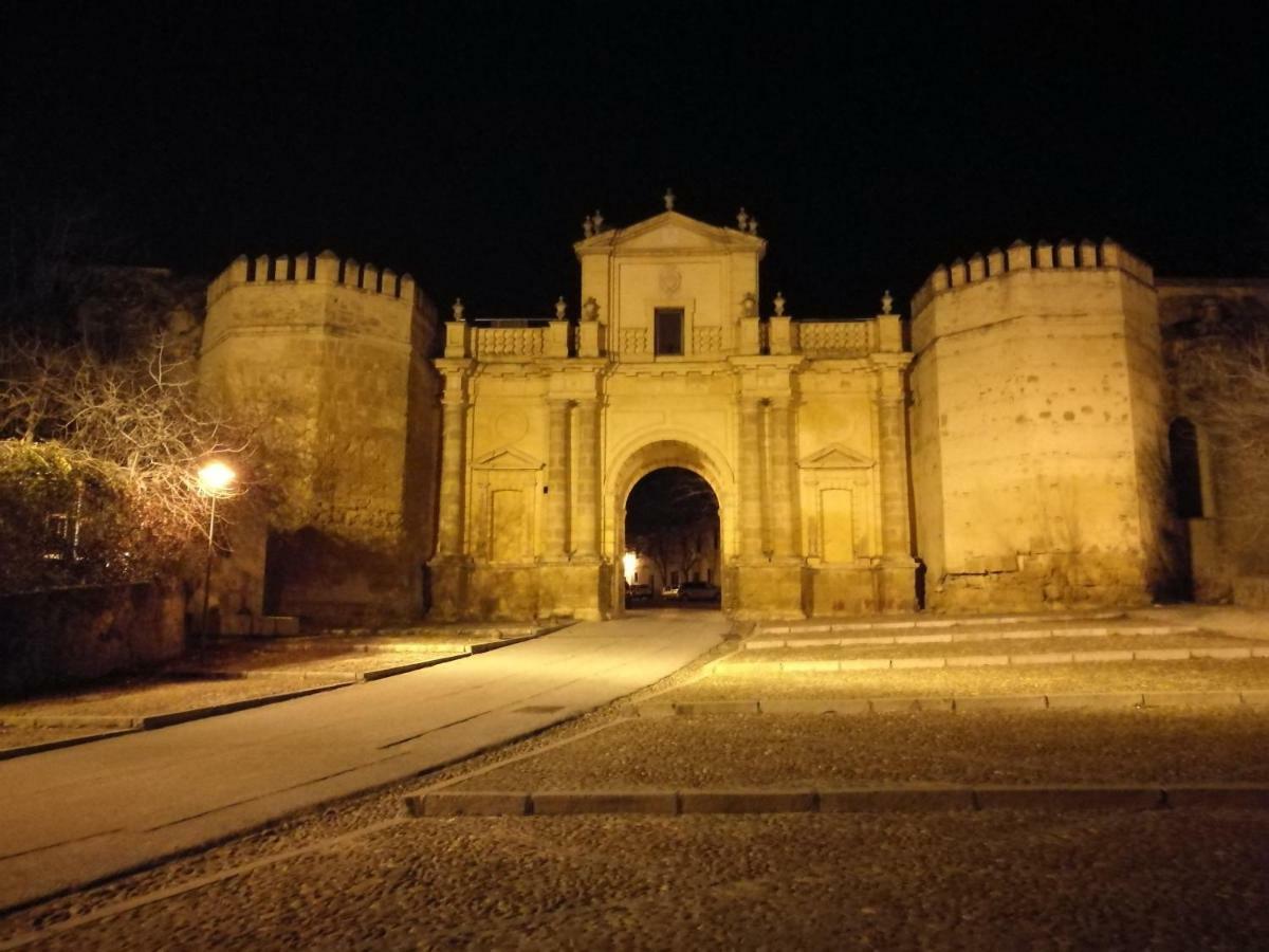 Piso Con Terraza Y Vistas Espectaculares Appartement Carmona  Buitenkant foto